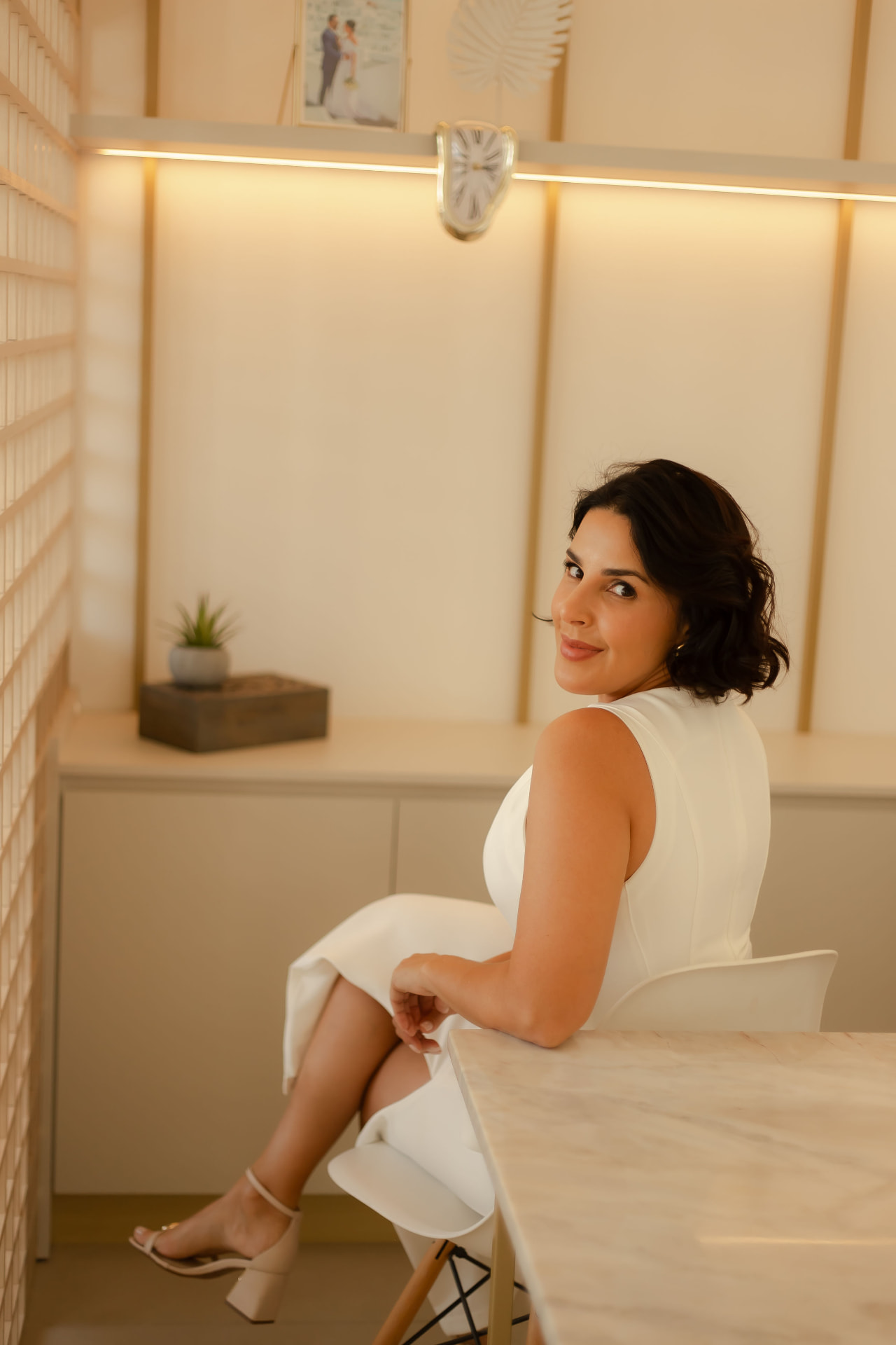 Dra. Daimler Neves em sua clínica de estética em Betim